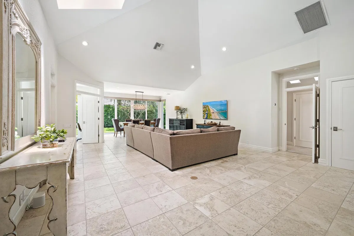 Admirals Cove Residence photo 10