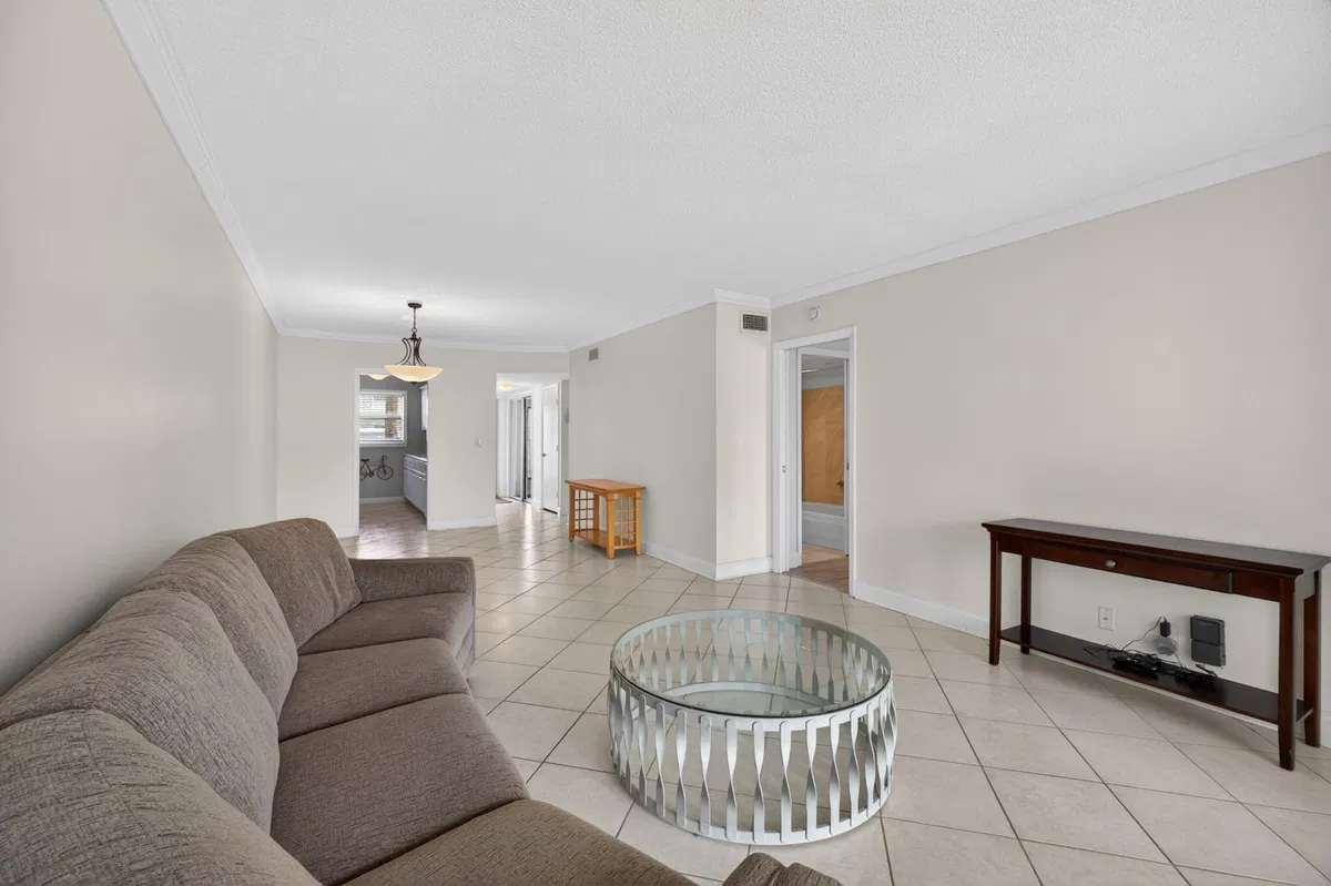 Unit 1103 photo 10