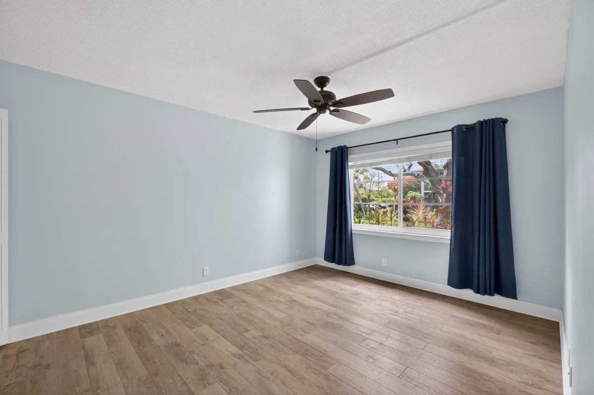 Unit 1103 photo 13