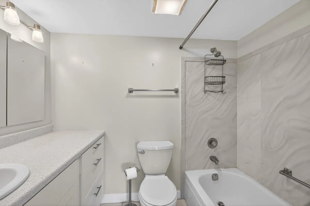 Unit 1103 photo 16