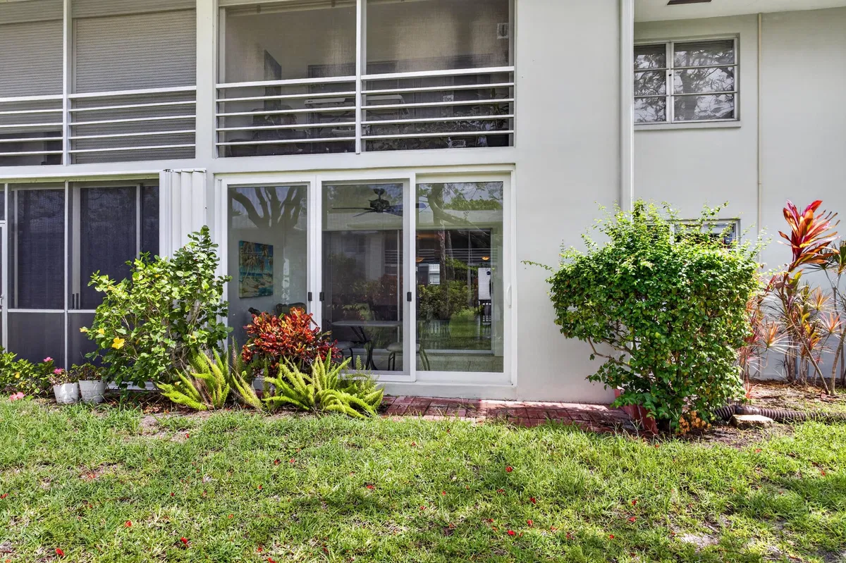 Unit 1103 photo 19