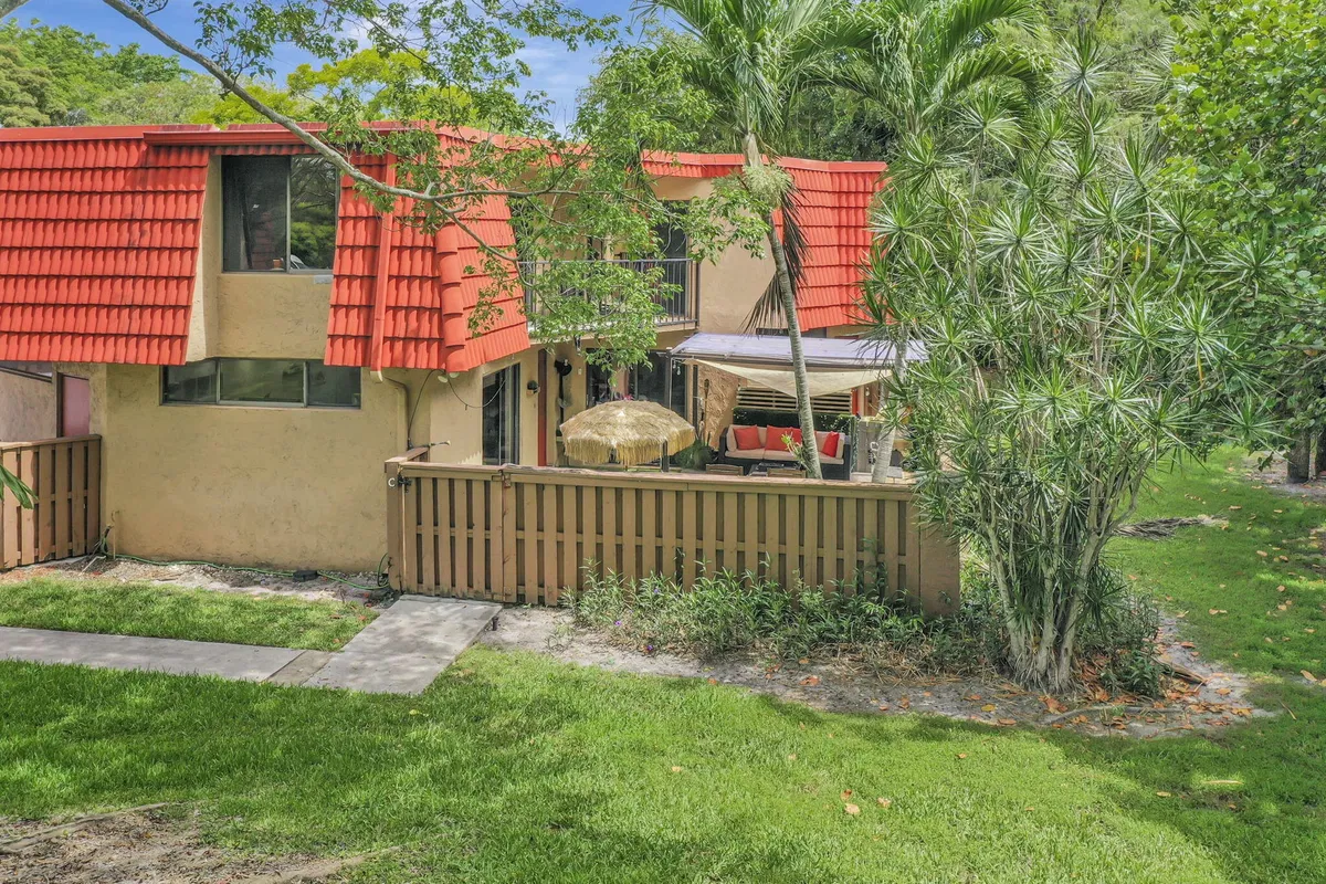 Unit C photo 37