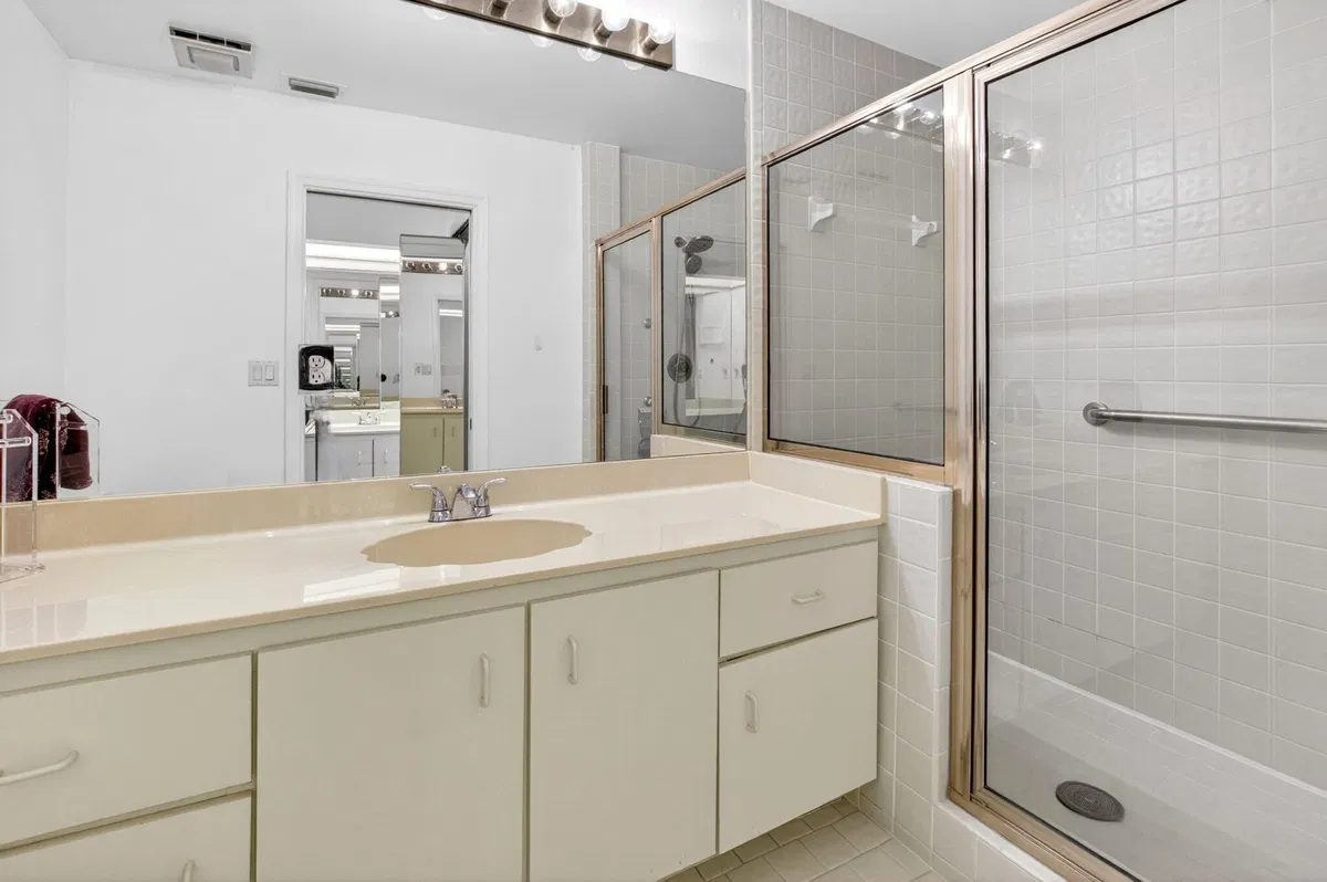 Unit 102 photo 19