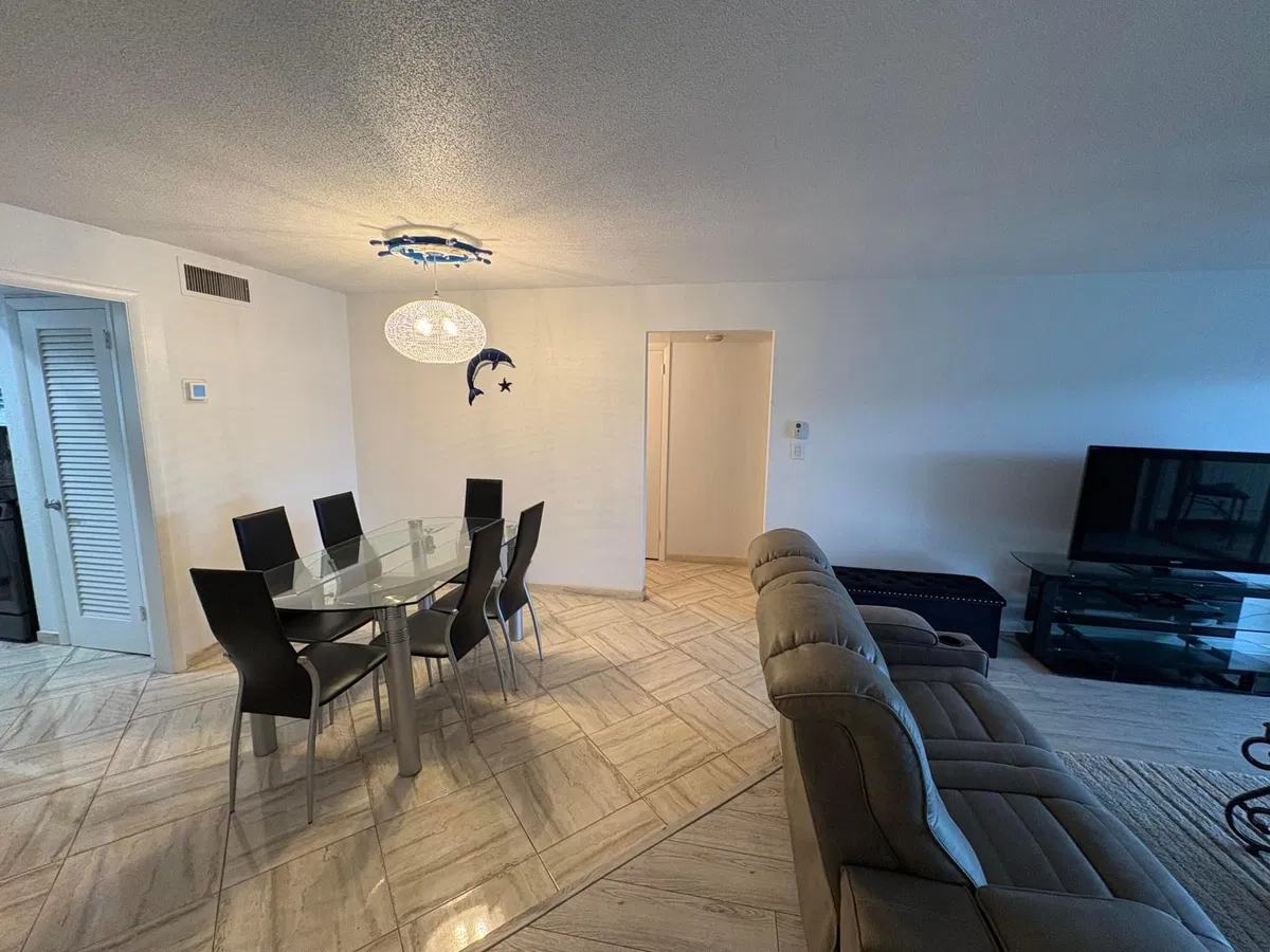 Unit 210 photo 28