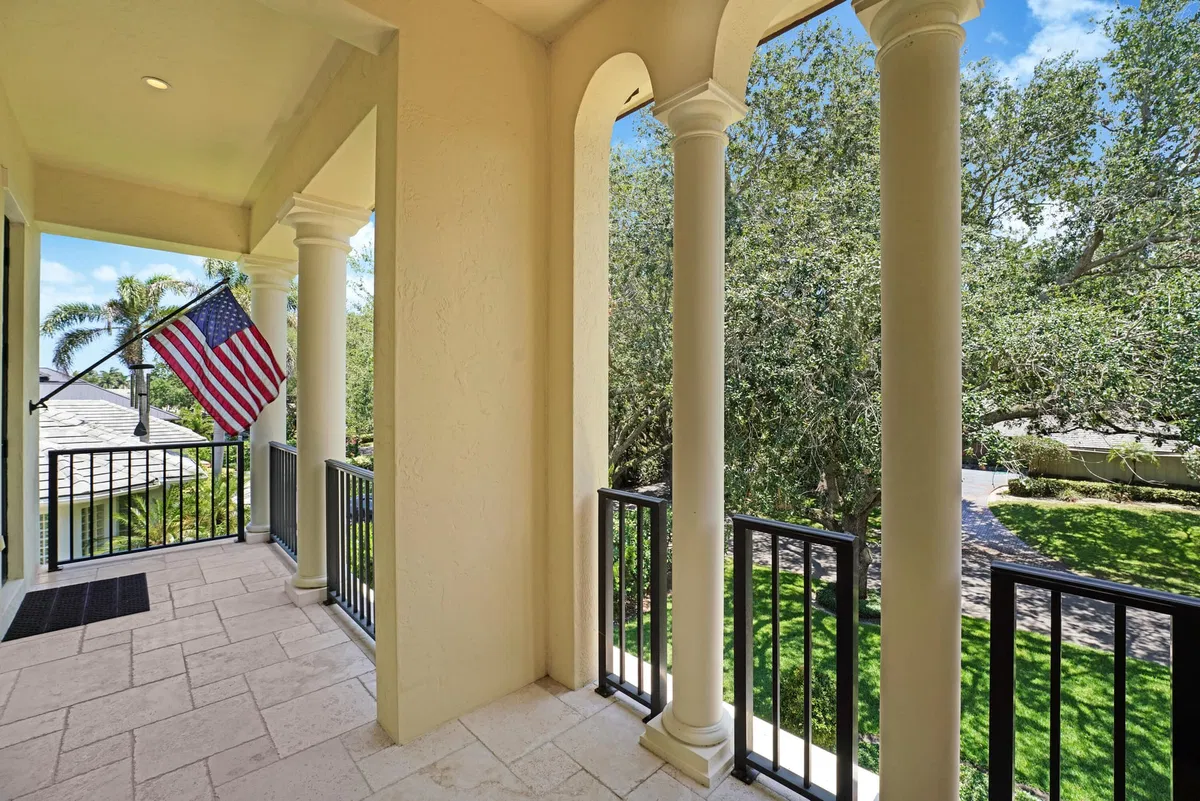 Heritage Oaks Residence photo 25