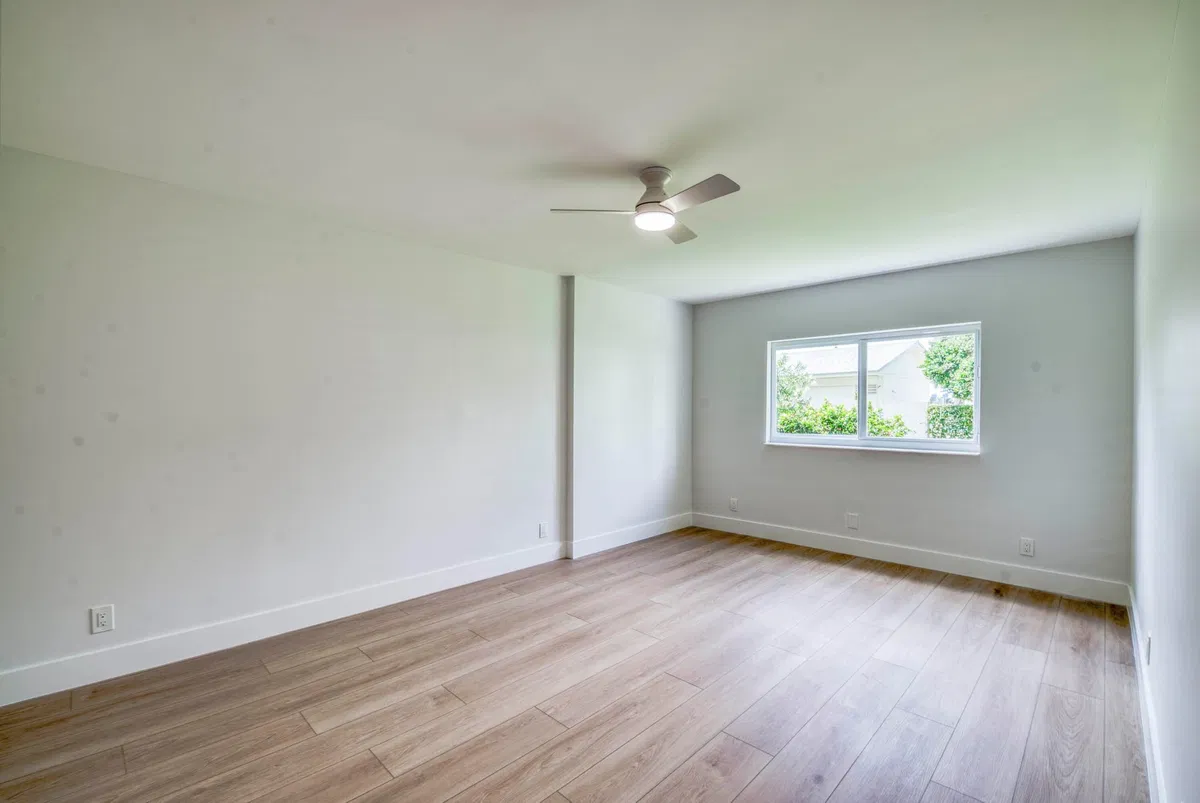 Unit 104 photo 16