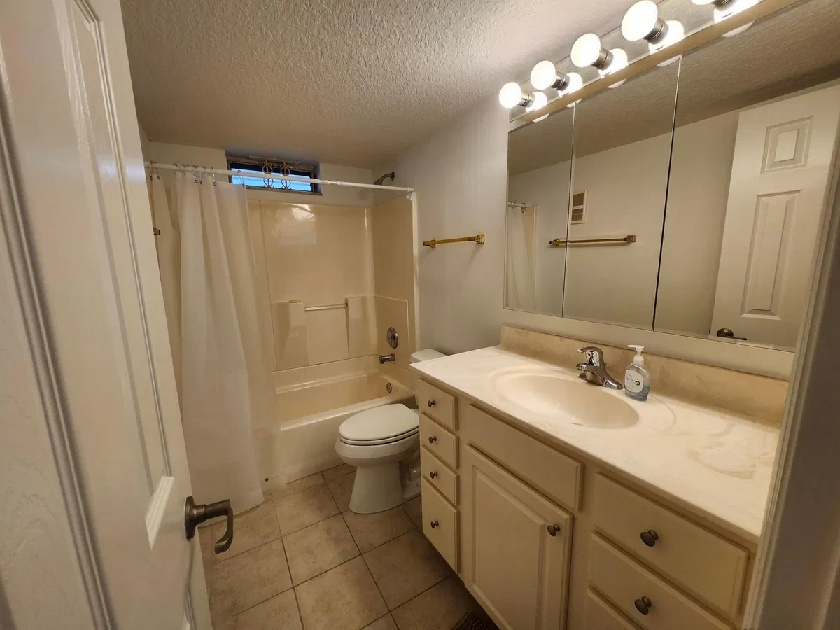 Unit 402 photo 13