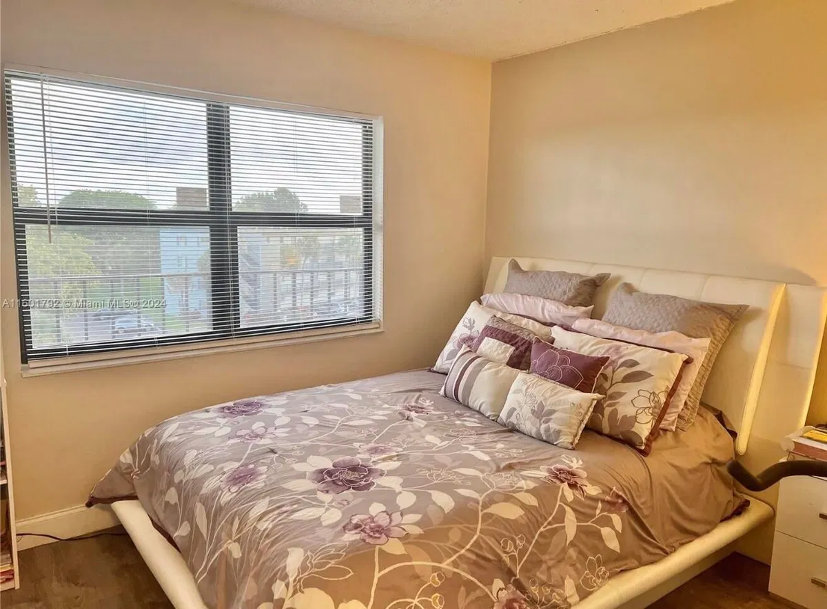 Unit 507 photo 10