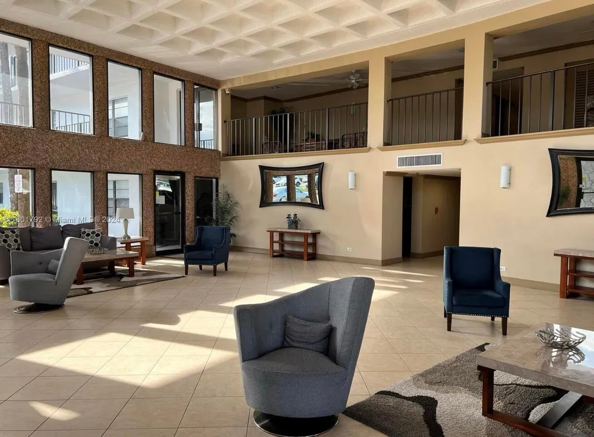 Unit 507 photo 16