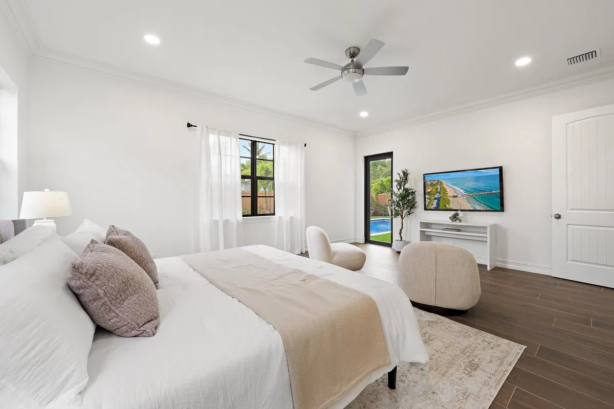 Palm Beach Shores Residence photo 16