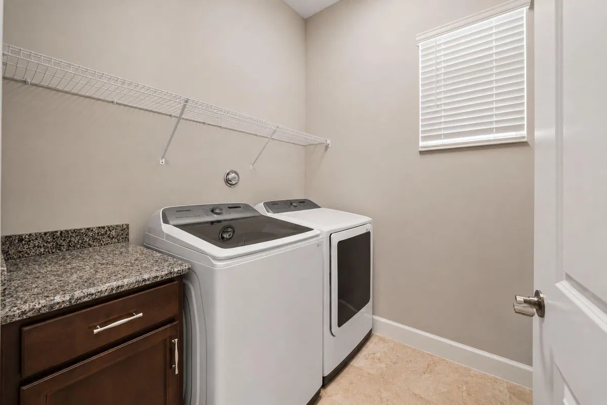 Residence photo 16
