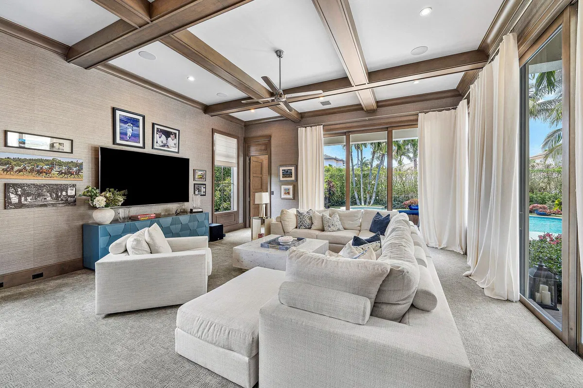 Royal Palm Yacht and Country Club Residence photo 4