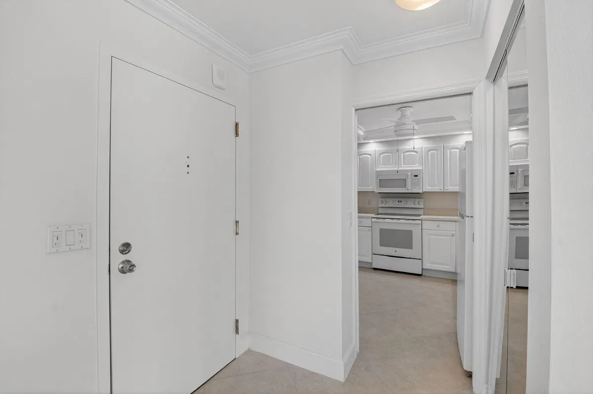Unit 805 photo 22