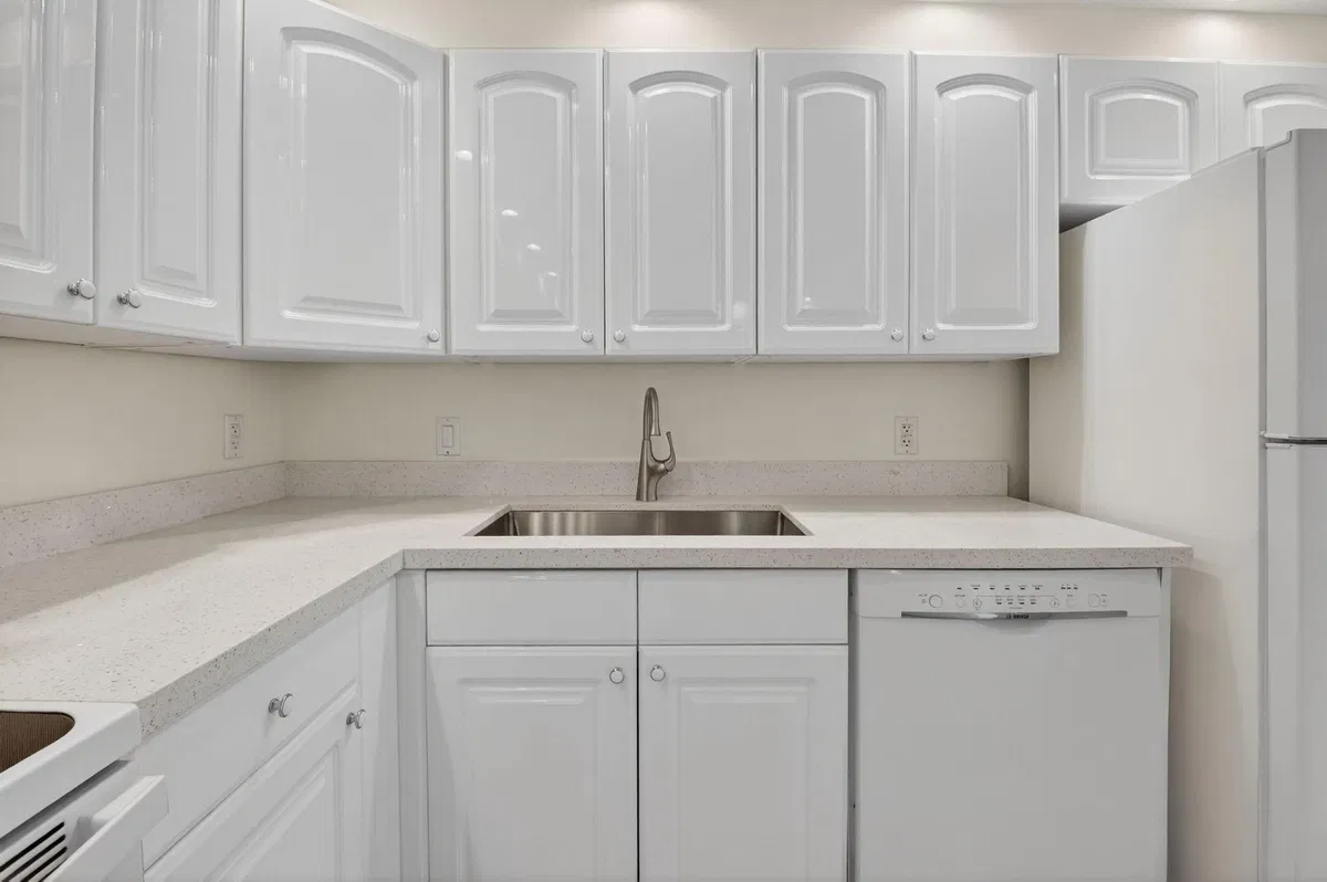 Unit 805 photo 25