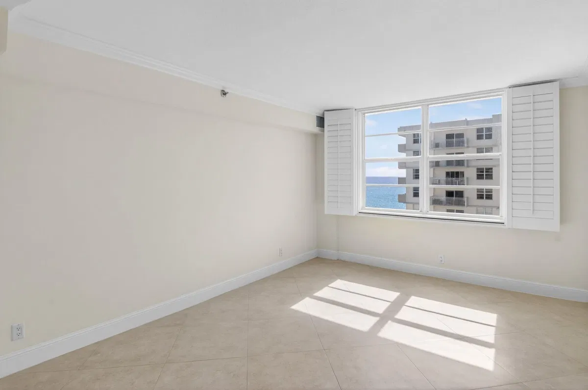 Unit 805 photo 28