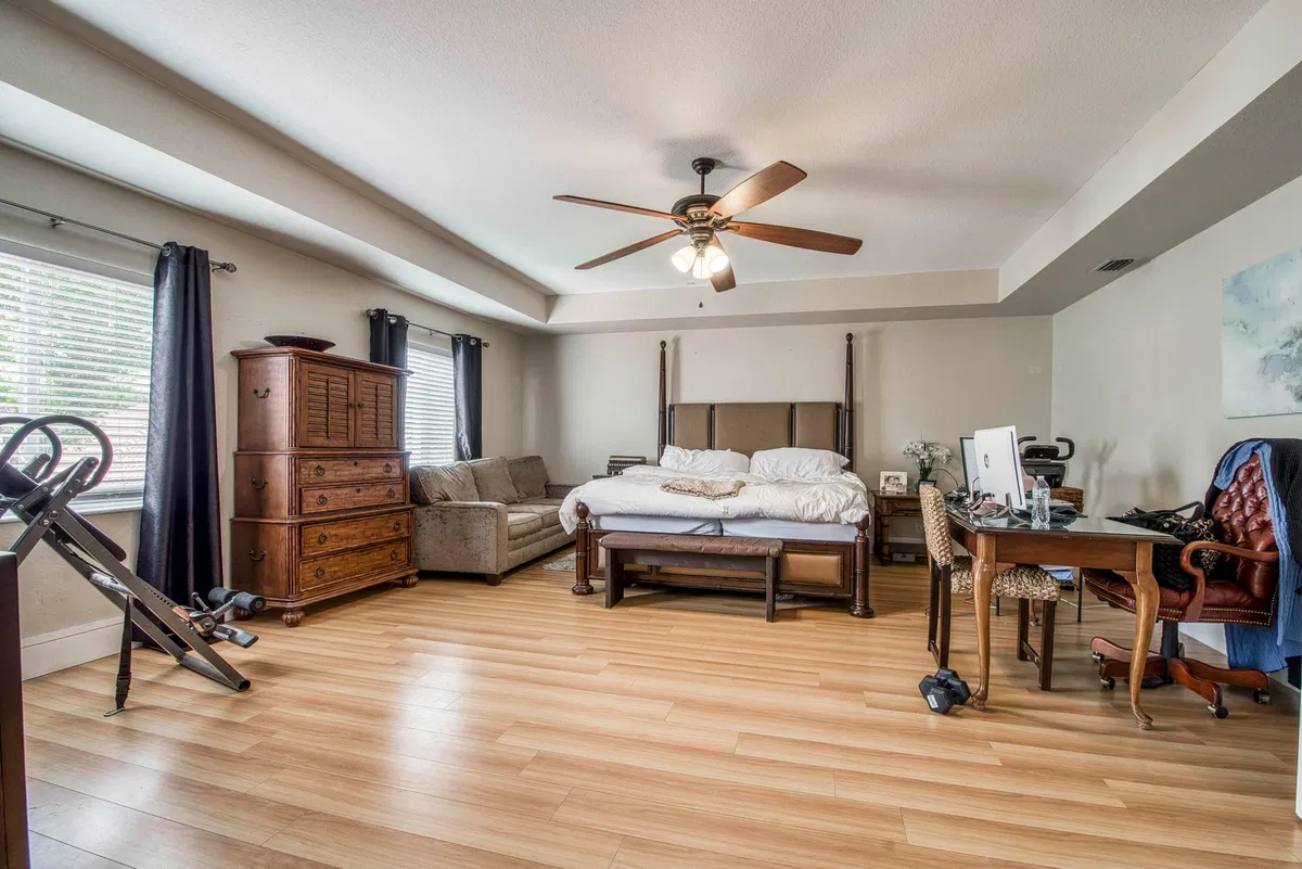 Residence photo 16