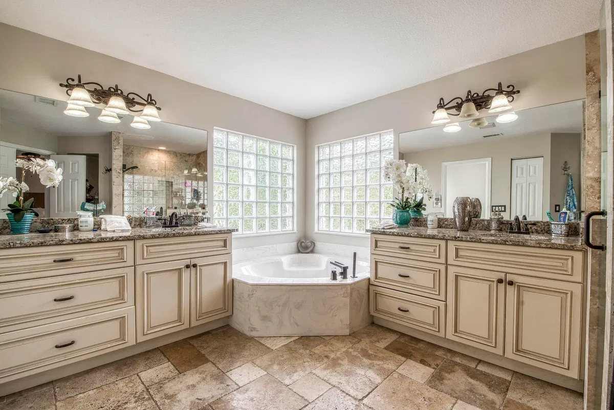 Residence photo 19