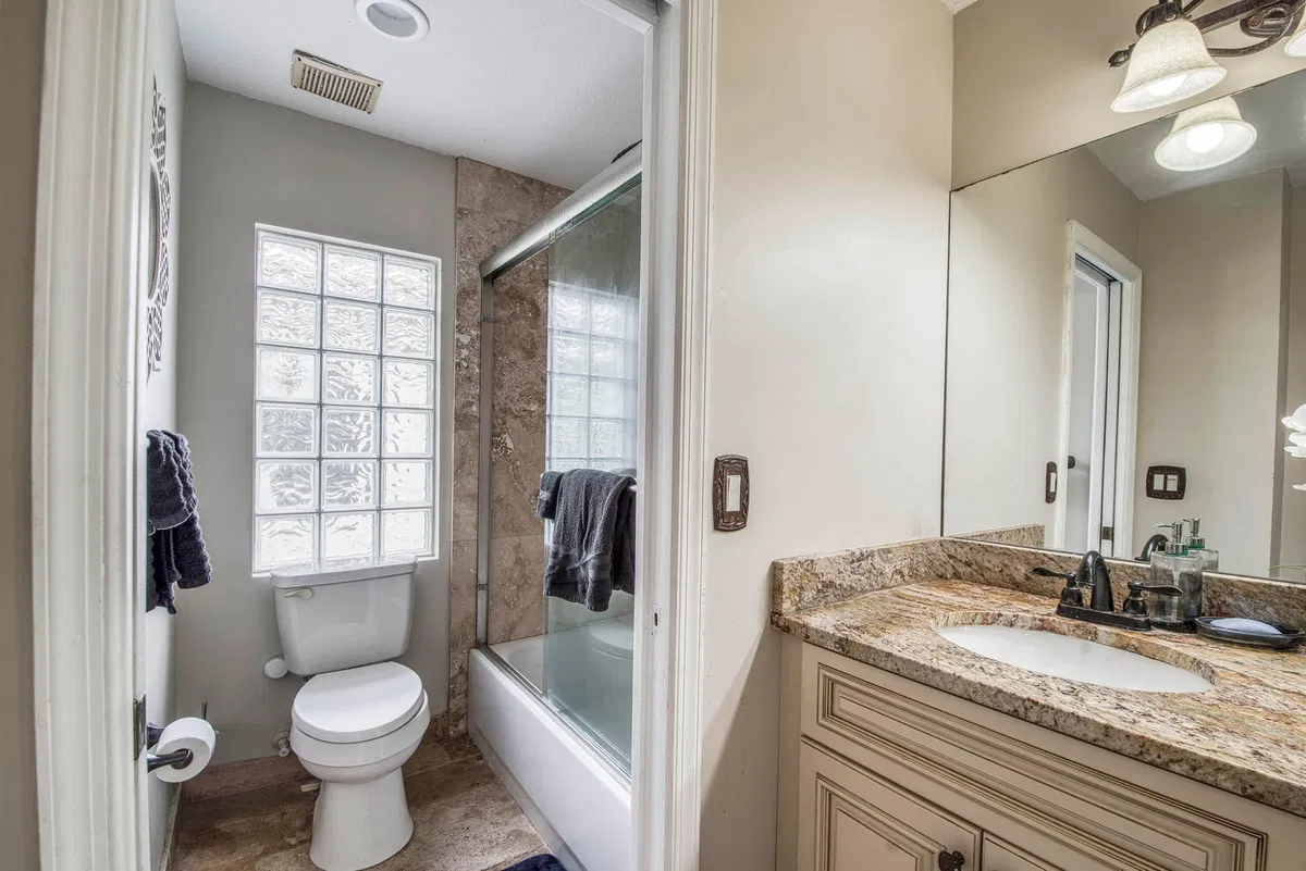 Residence photo 22