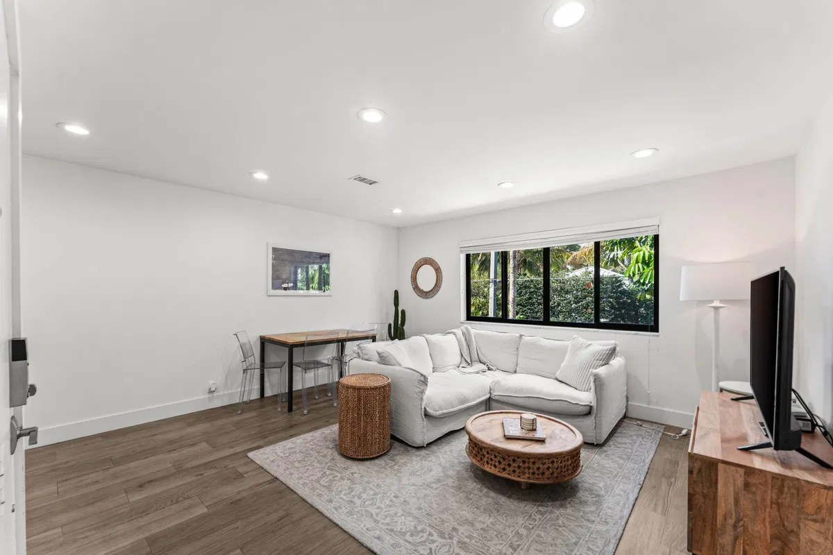 Unit 279 photo 10
