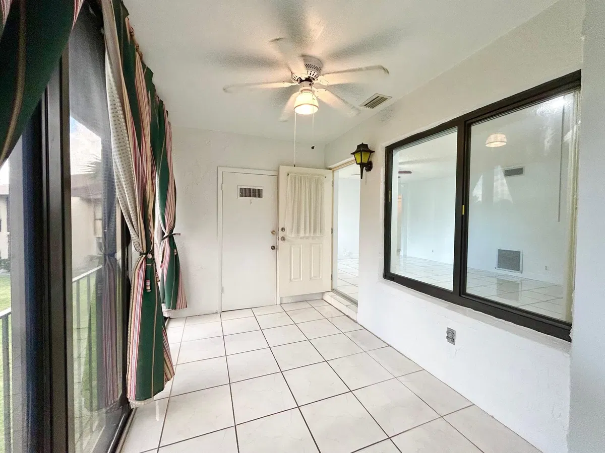  Unit C2 photo 31