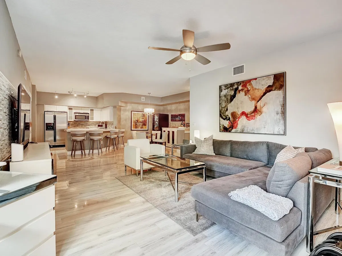 The Astor Unit 413 photo 10