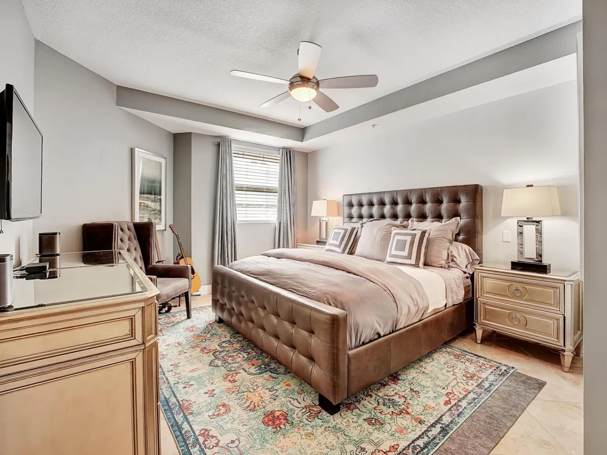 The Astor Unit 413 photo 16