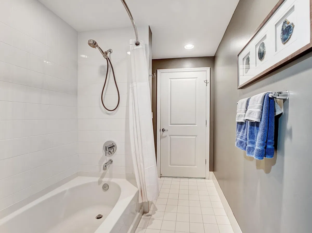 The Astor Unit 413 photo 25