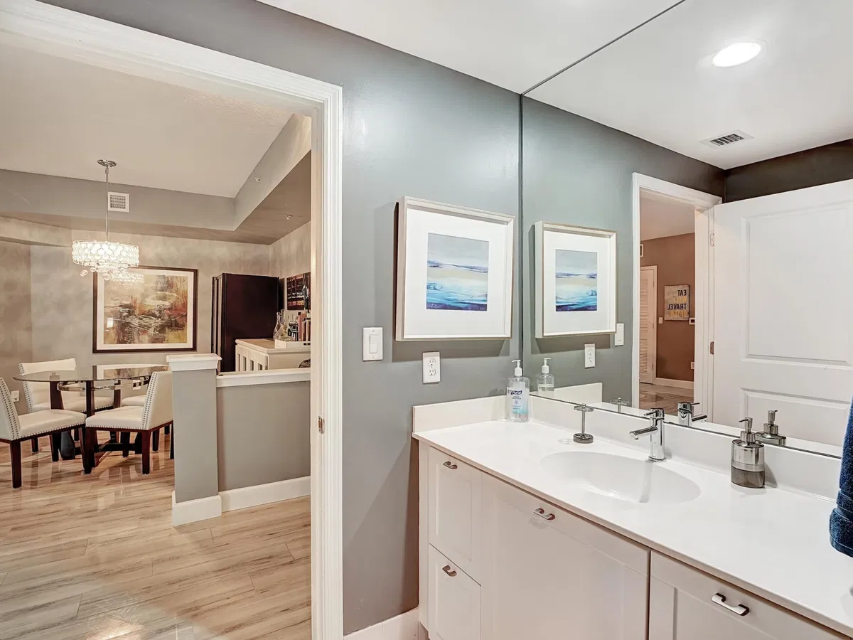 The Astor Unit 413 photo 28