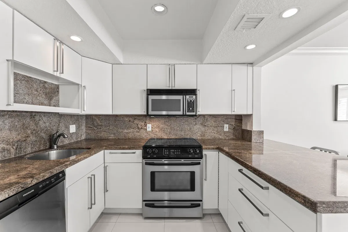 Unit 269 photo 10