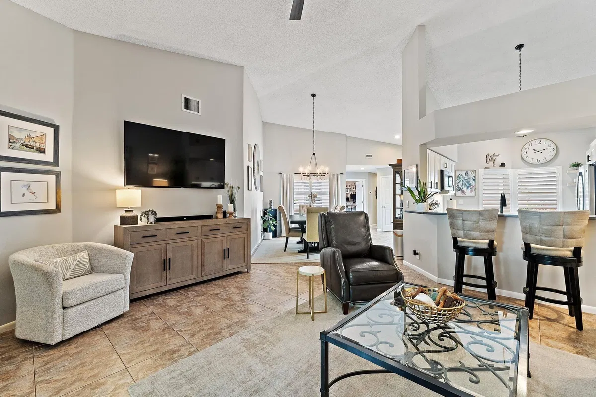 Monarch Country Club Residence photo 16