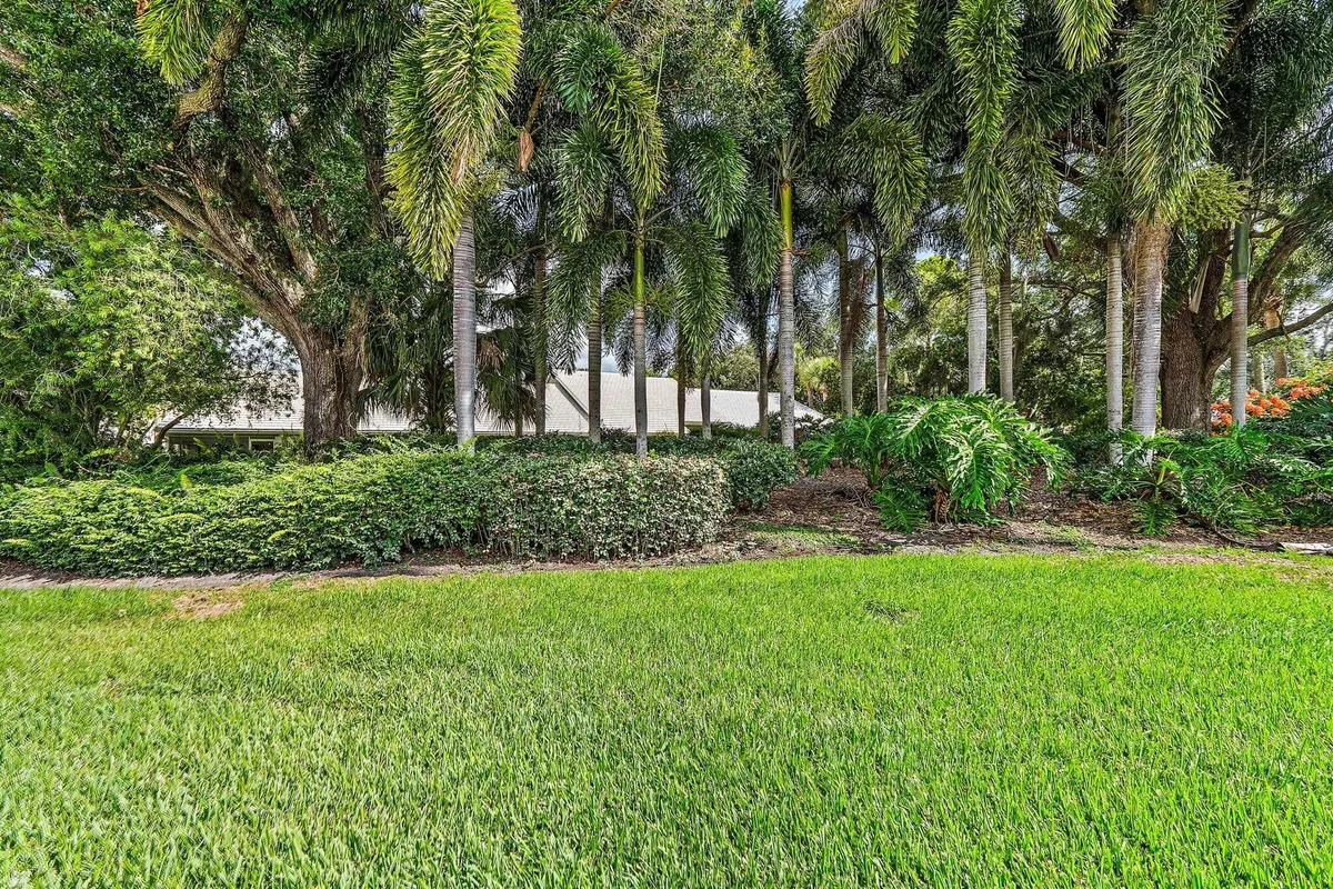 Monarch Country Club Residence photo 46