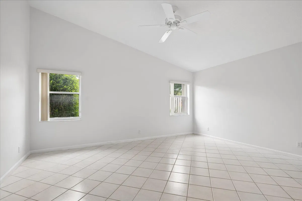 Residence photo 16