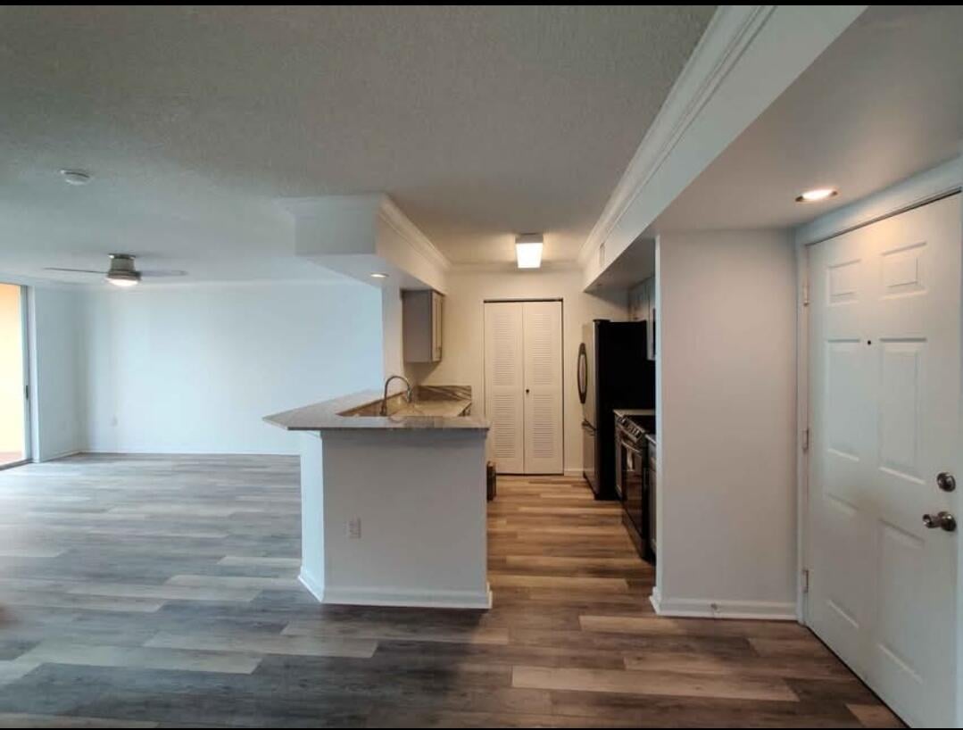 Unit 506 photo 4
