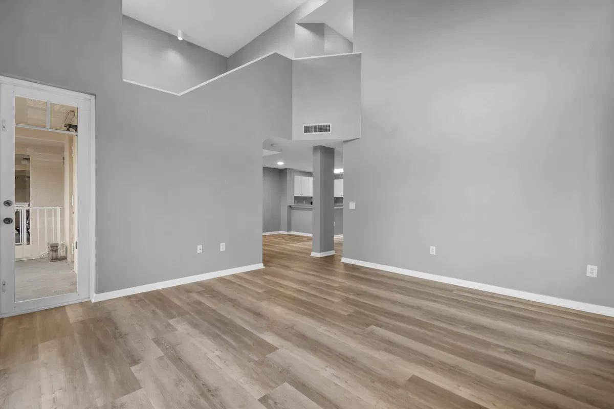 Unit 20 photo 13
