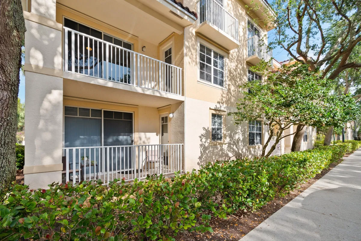 Unit 20 photo 22