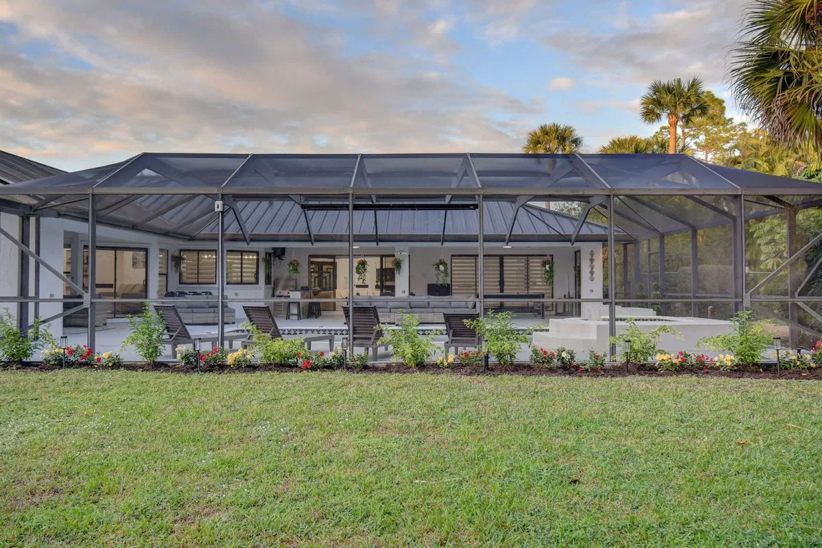 Pinewood Residence photo 64