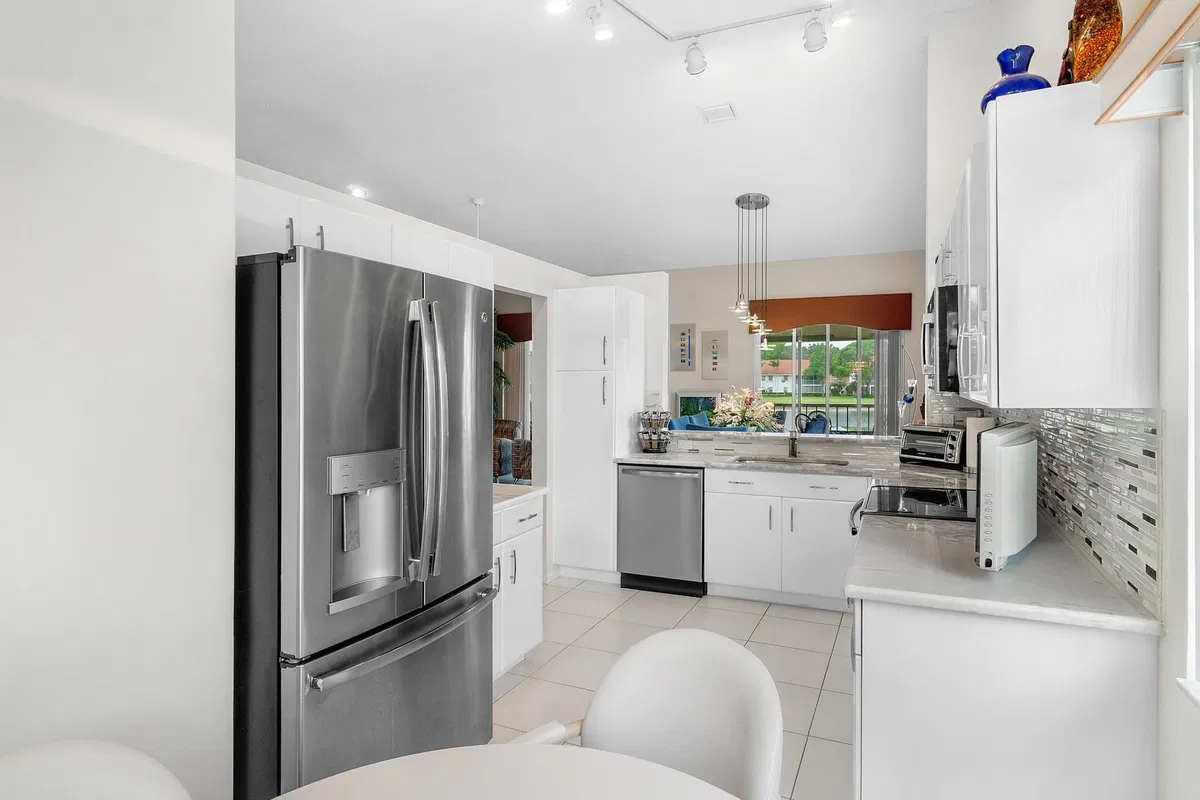 Unit 202 photo 10