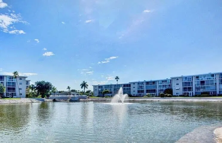 Unit 203 photo 4