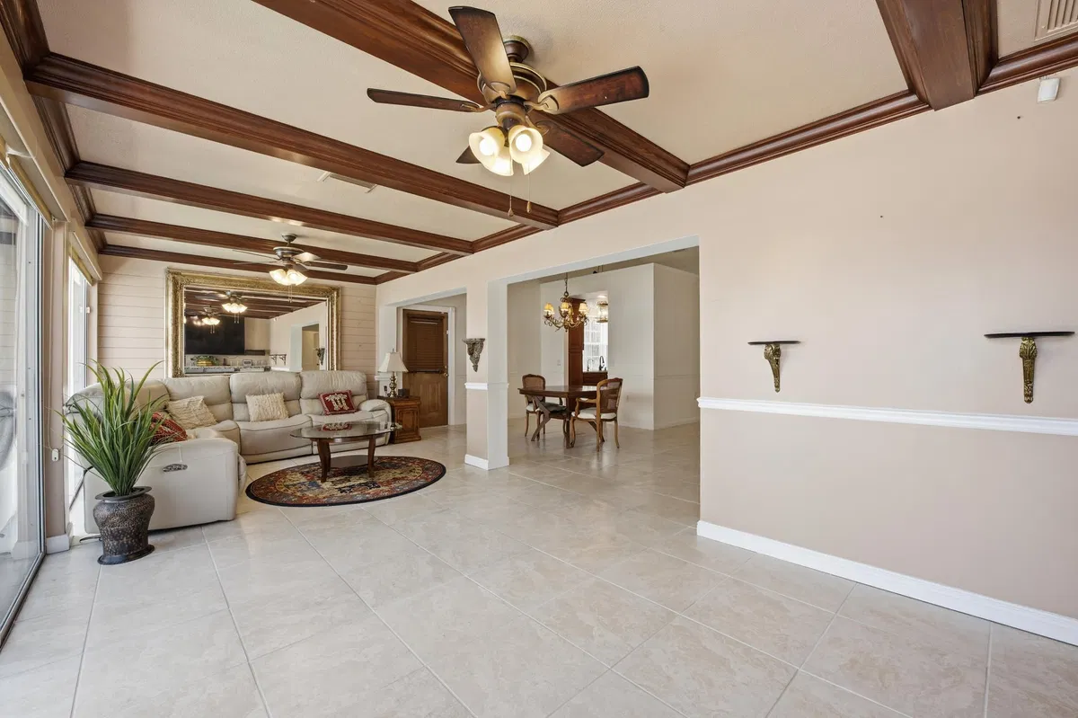 Residence photo 19