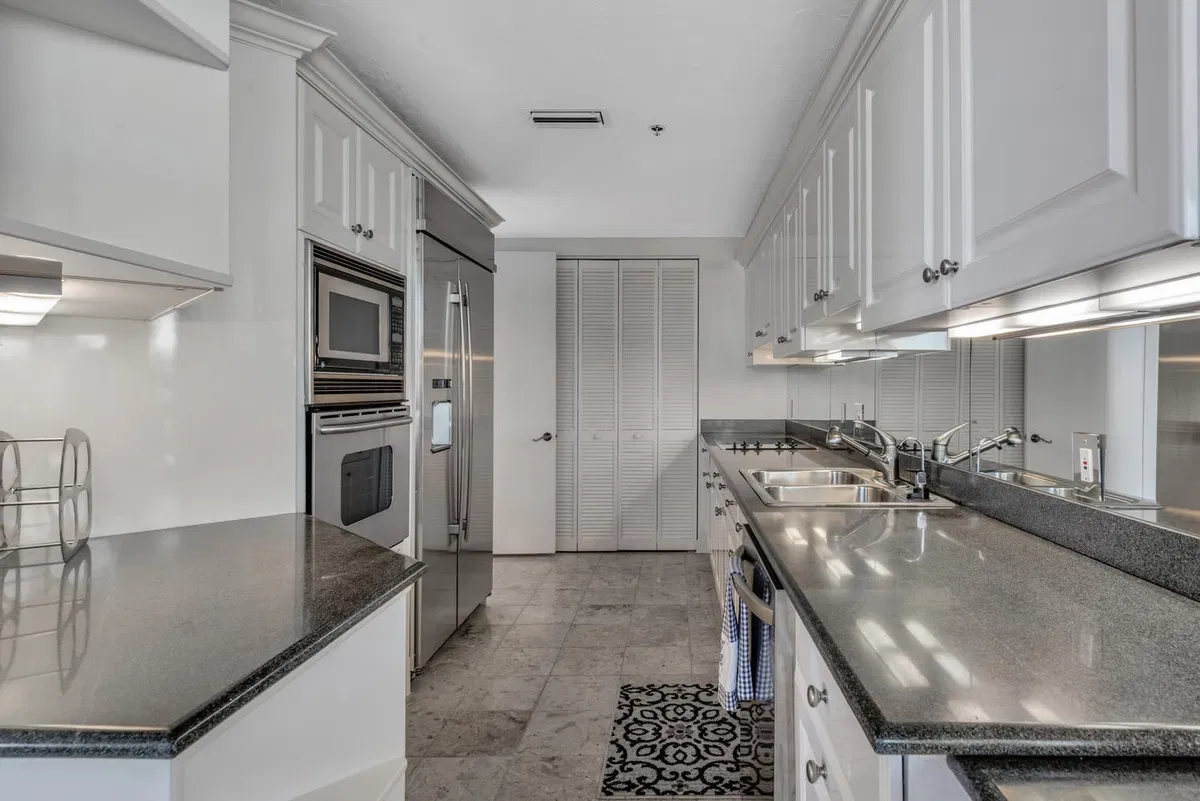 Unit 202 photo 7