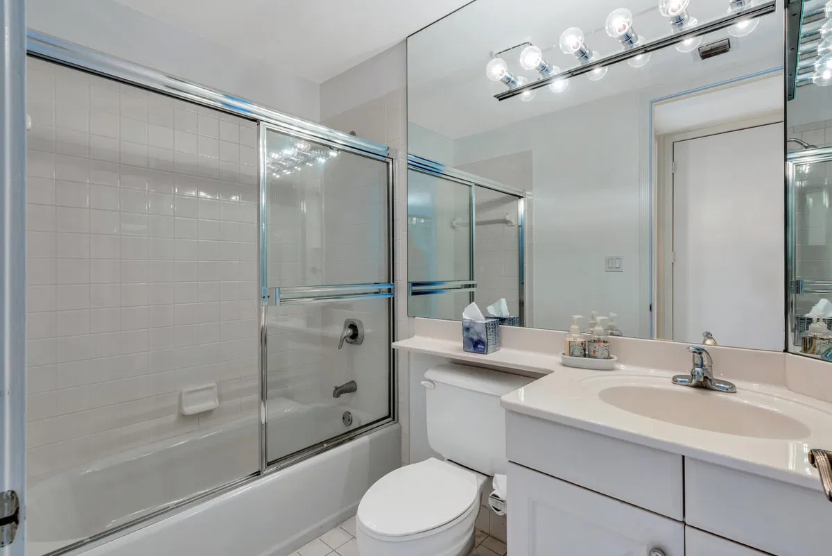 Unit 202 photo 16