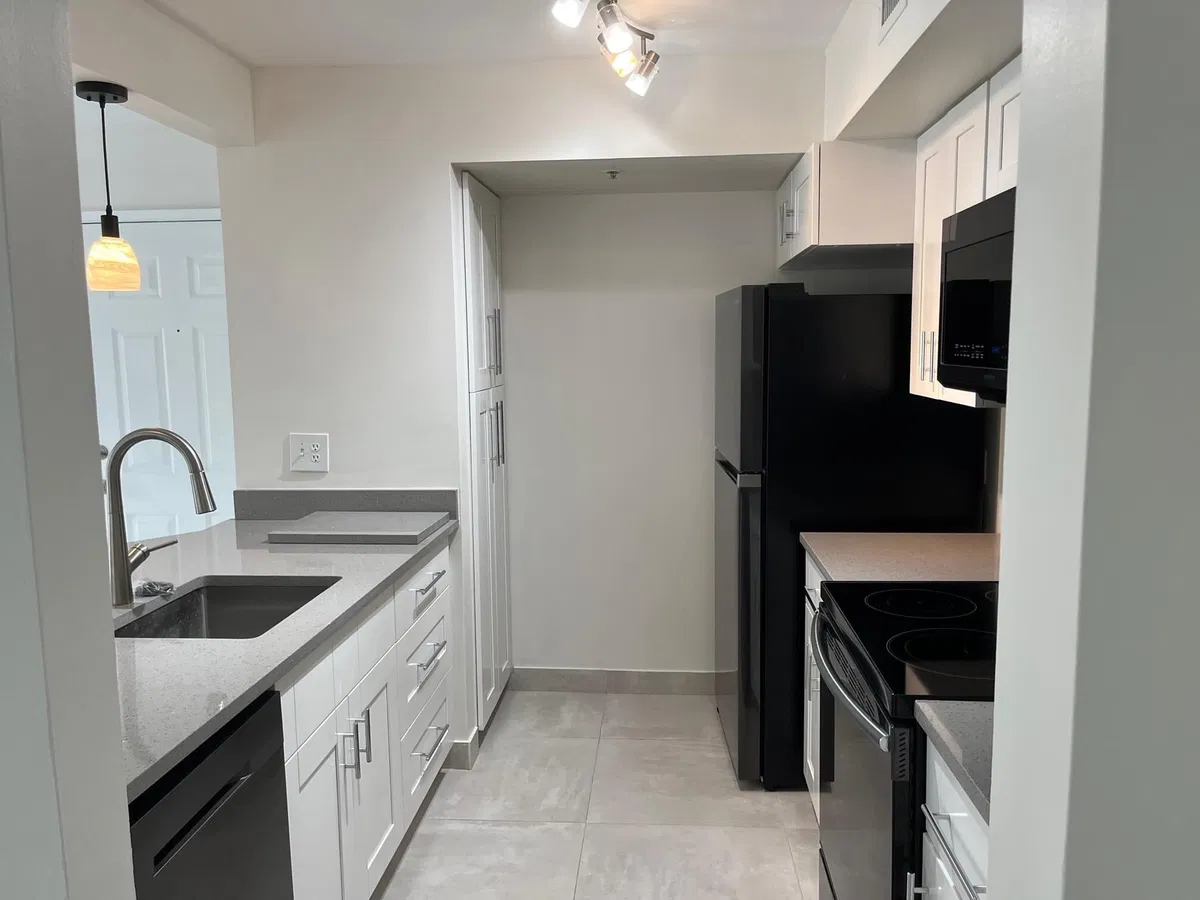 Unit 209 photo 4
