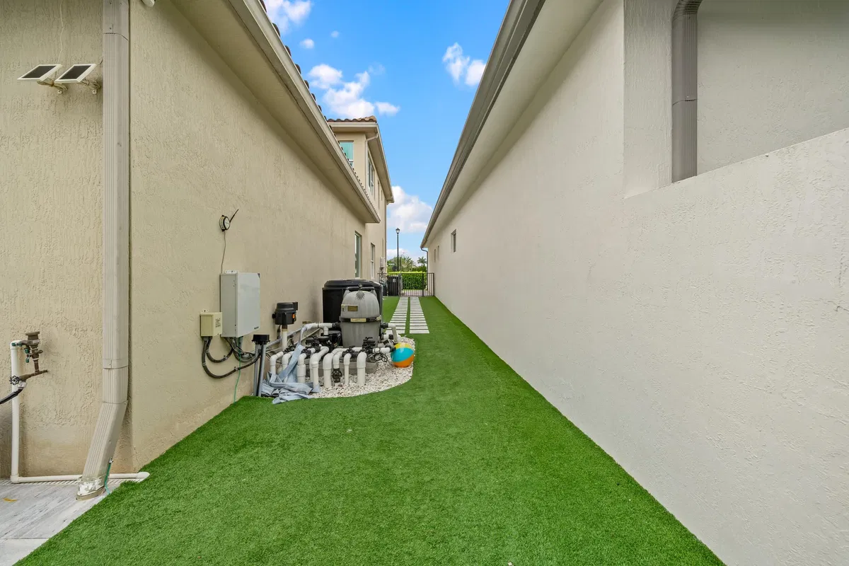 Residence photo 49