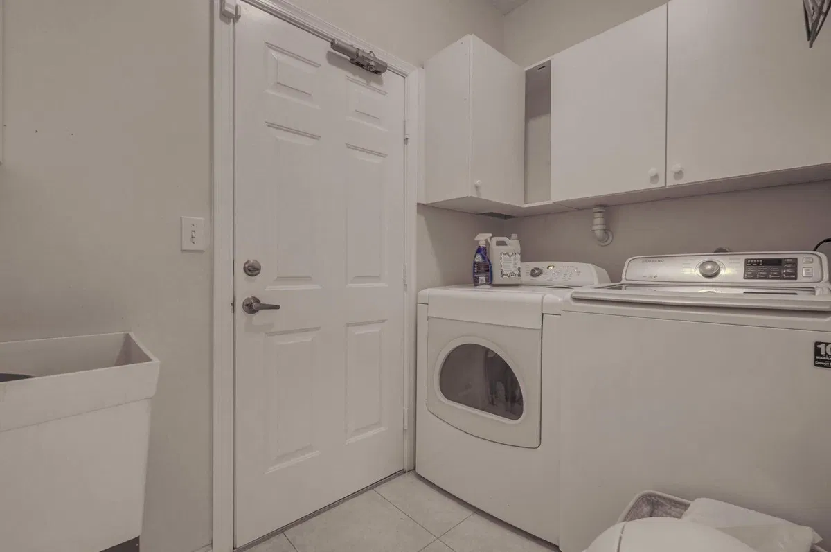Residence photo 16