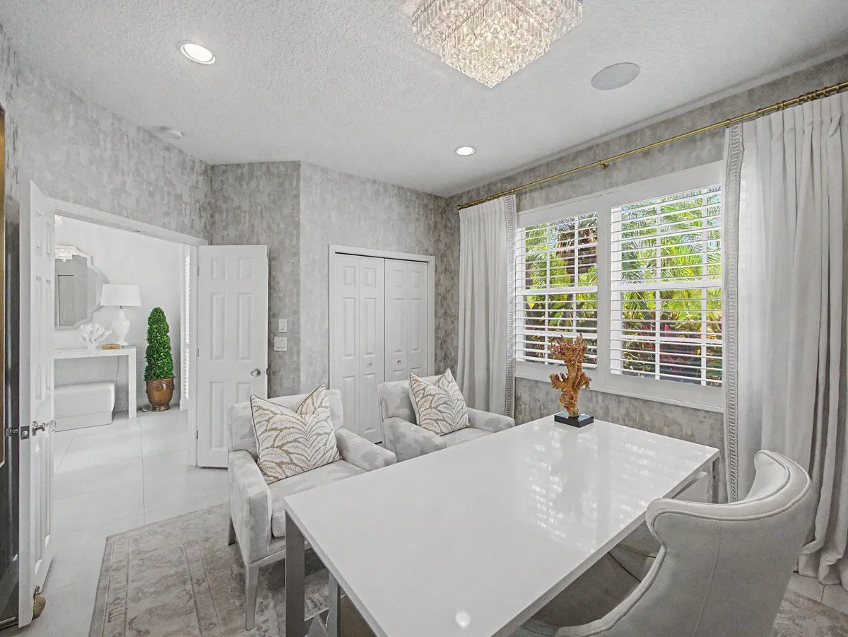 Woodfield Country Club Residence photo 16