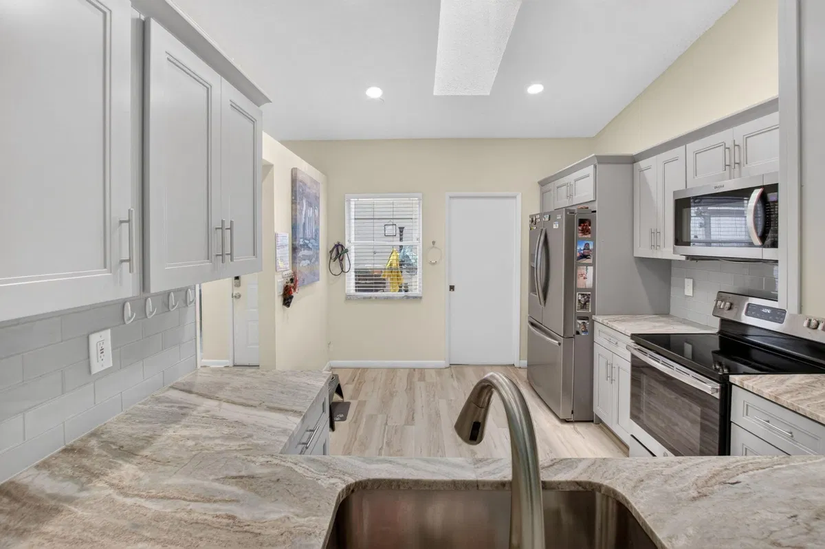 Residence photo 16