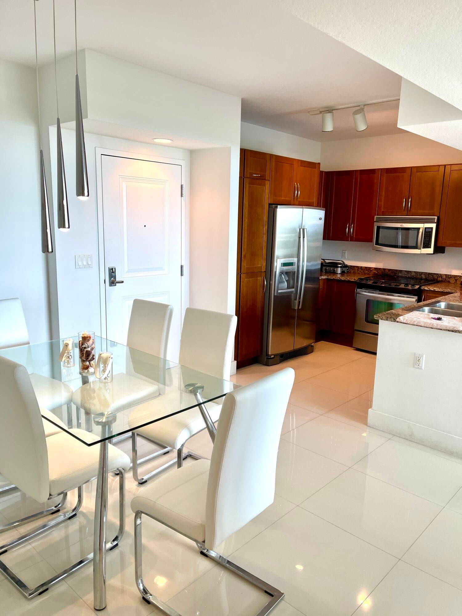 Unit 1206 photo 4