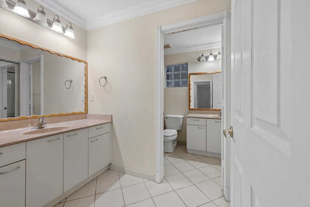 Residence photo 22