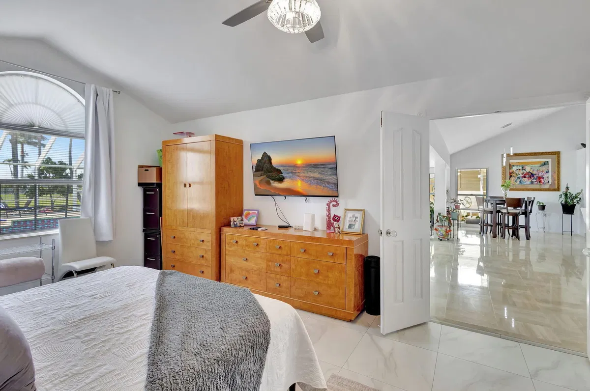 Residence photo 43