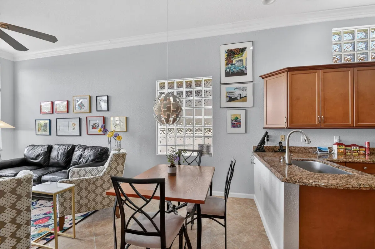  Residence photo 19